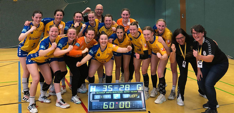 f1 mintraching selfie